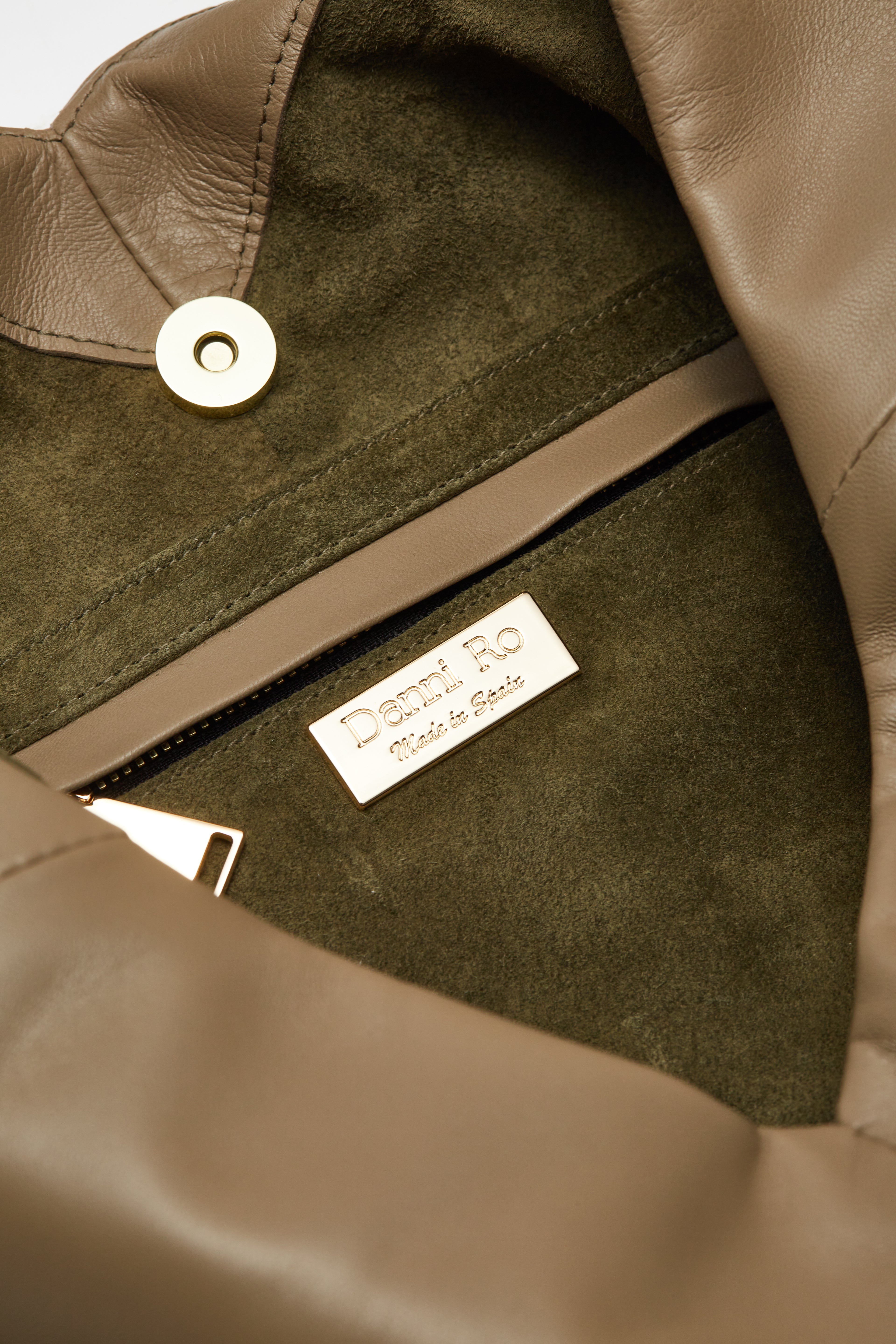 Cargar imagen en el visor de la galería, Joy Bag Baby Leather - Cement
