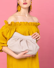 Cargar imagen en el visor de la galería, Lisbon Large Clutch Jacquard Rosa
