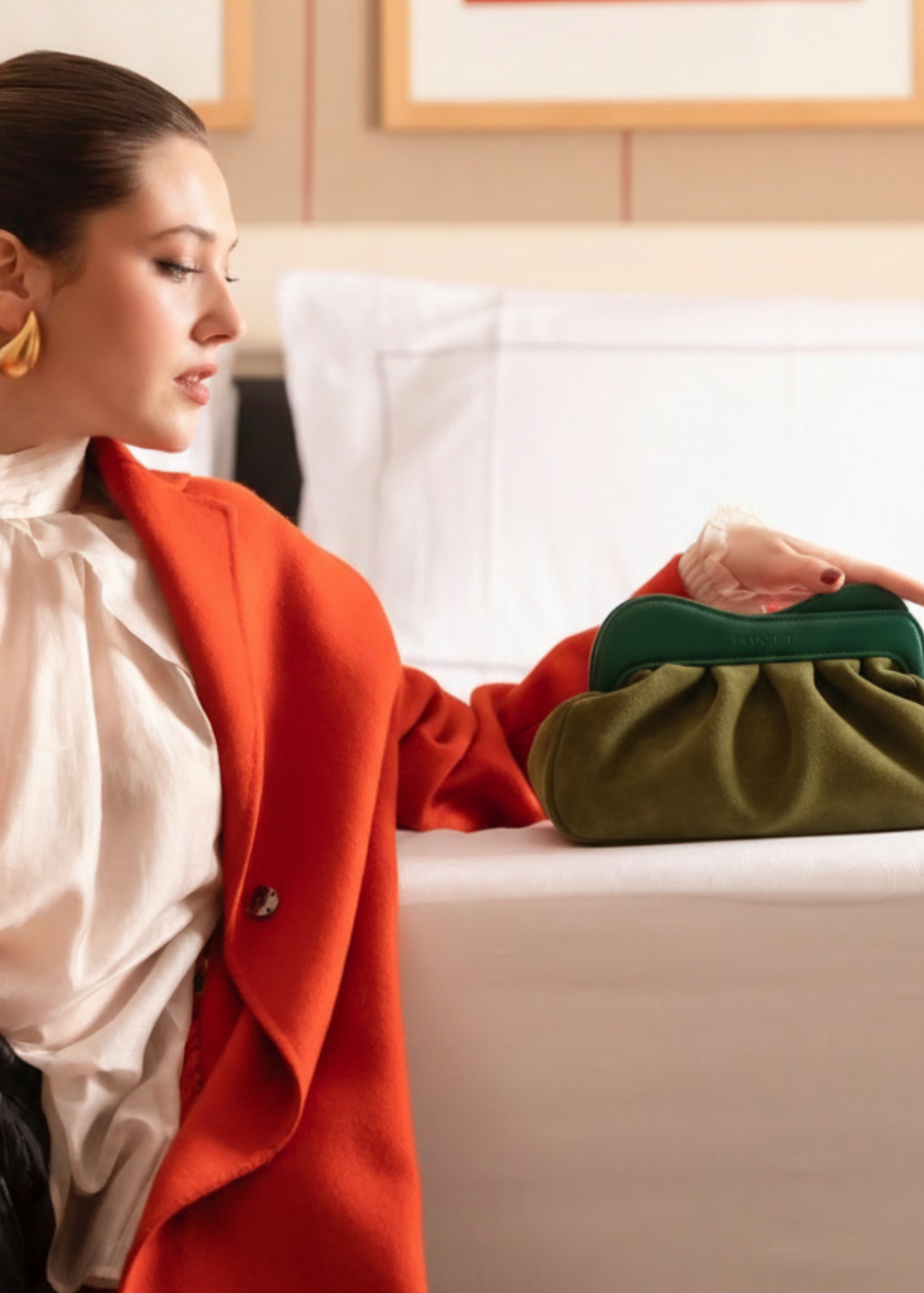 Cargar imagen en el visor de la galería, Lisbon Baby Clutch Suede - Green
